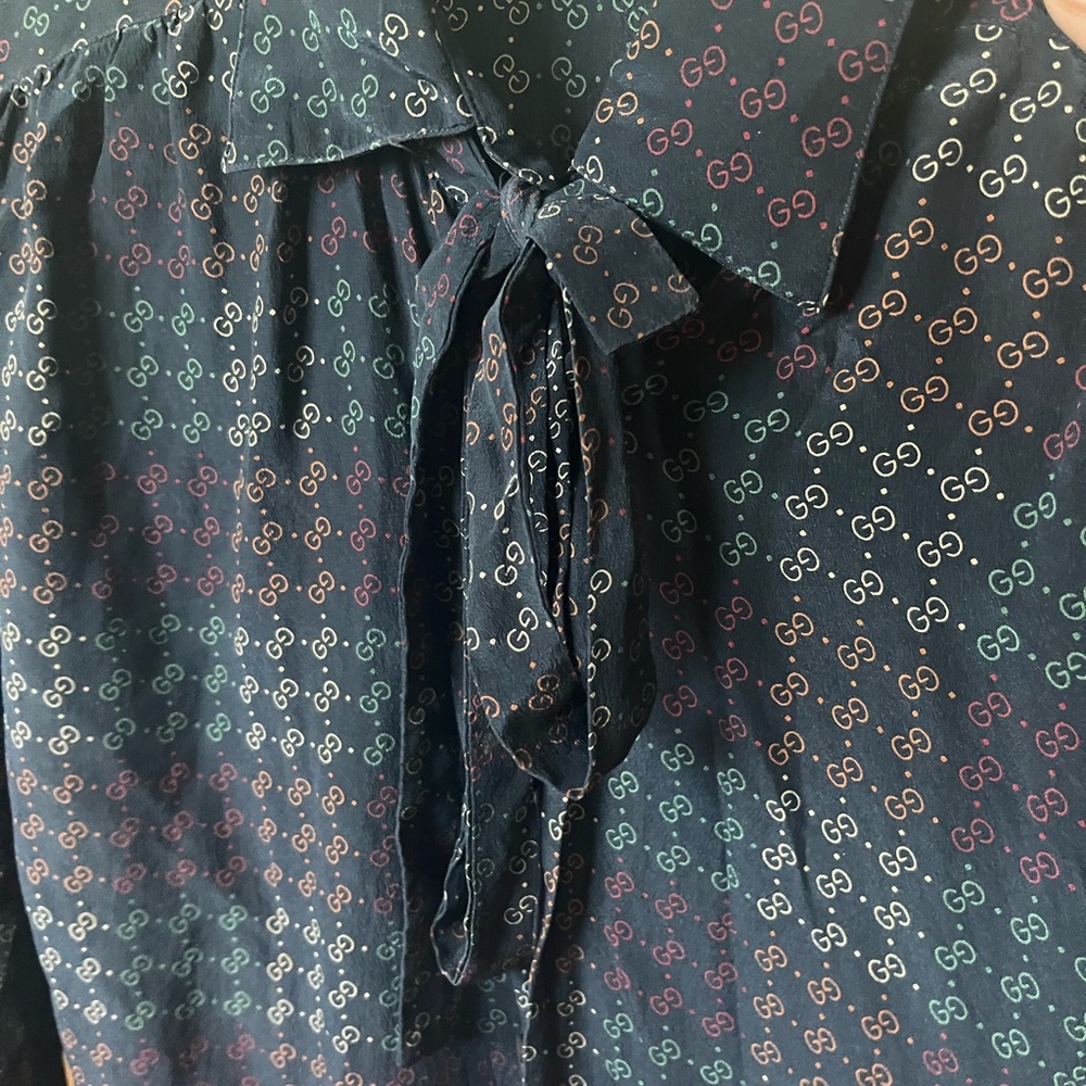 Vintage Gucci silk blouse size 40.